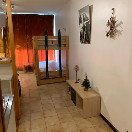 155 Piste Dans Mon Canape Chatel Exterior photo