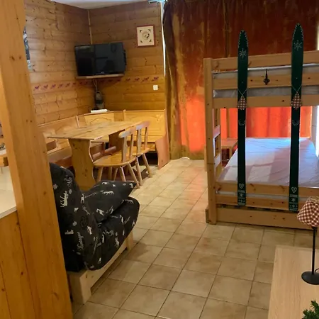 155 Piste Dans Mon Canape Chatel Exterior photo